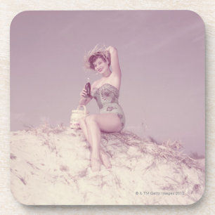 Vrouw die zich op strand terugtrekt onderzetter