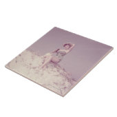 Vrouw die zich op strand terugtrekt tegeltje (Zijkant)