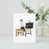 Vrouw docent aanwijsapparaat op het bord briefkaart (Staand voorkant)