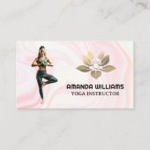 Vrouw doet Yoga Pose Visitekaartje (Voorkant)