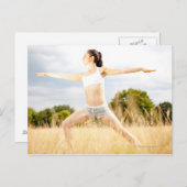 Vrouw doet Yoga Stretch Briefkaart (Voorkant / Achterkant)