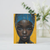 Vrouw draagt blauw briefkaart (Staand voorkant)