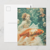 Vrouw draagt jurk met Goldfish Fantasy Zwemmen Briefkaart (Voorkant / Achterkant)