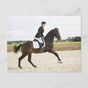 vrouw-dressage-arm 2 briefkaart