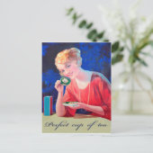 Vrouw drink een perfecte kopje thee,  briefkaart (Staand voorkant)