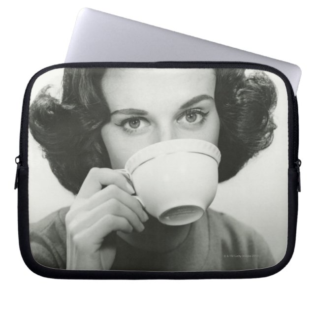 Vrouw Drink Laptop Sleeve (Voorkant)