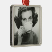 Vrouw Drink Metalen Ornament (Rechts)