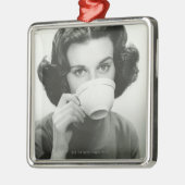 Vrouw Drink Metalen Ornament (Links)