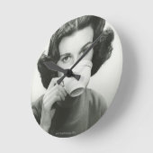 Vrouw Drink Ronde Klok (Hoek)