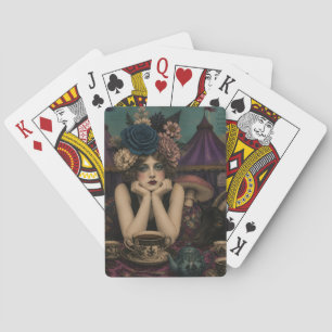 Vrouw drinkt thee op het circus met zwarte geit pokerkaarten