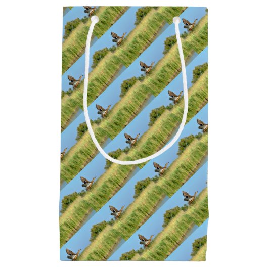 Vrouw eend-wilde eend tijdens de vlucht klein cadeauzakje (Voorkant)