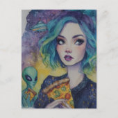 Vrouw eet pizza met een alien briefkaart (Voorkant)