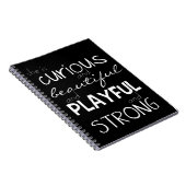 Vrouw empowerment Sterke mooie "Zij is"-cadeau Notitieboek (Rechterzijde)