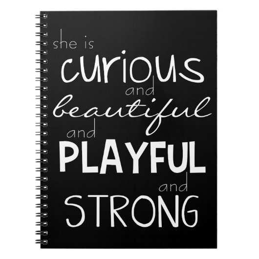 Vrouw empowerment Sterke mooie "Zij is"-cadeau Notitieboek (Voorkant)