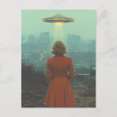Vrouw en een UFO Briefkaart (Voorkant)
