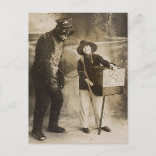  vrouw en Man in een apenset Briefkaart