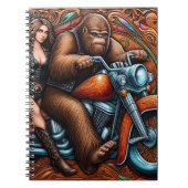 Vrouw en Sasquatch op Motorfiets Notitieboek (Voorkant)