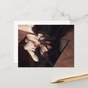 Vrouw en spiegel briefkaart