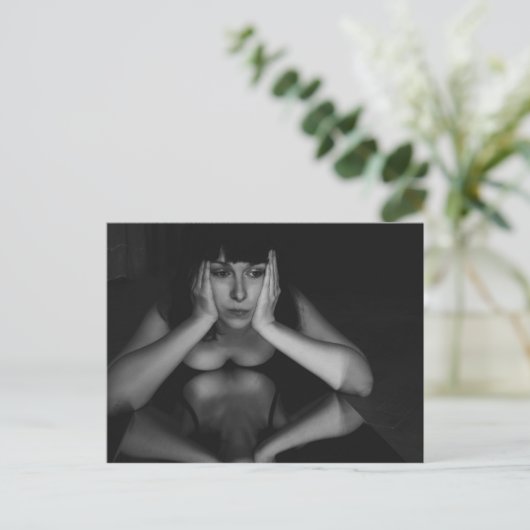 Vrouw en spiegel briefkaart (Staand voorkant)