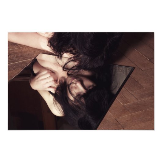 Vrouw en spiegel foto afdruk (Voorkant)