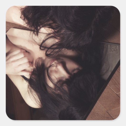 Vrouw en spiegel vierkante sticker (Voorkant)