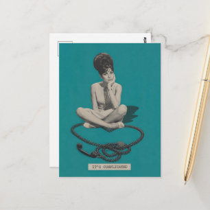 Vrouw en telefoon retro het is ingewikkeld collage briefkaart