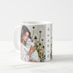 Vrouw en witte kat en paardenbloemen koffiemok