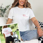 Vrouw Era Bruid Huwelijksreis Trendy Cool geperson T-shirt<br><div class="desc">Introductie van onze Wife Era Bride Honeymoon Trendy Cool gepersonaliseerde T-Shirt - de belichaming van stijl en sentiment voor de moderne bruid. Dit shirt is niet zomaar een kledingstuk; het is een doordacht geschenk voor een vrijgezellenfeest, een aangepaste achternaamviering en een chique vrijgezellenfeest van essentieel belang. Het is het verloving...</div>