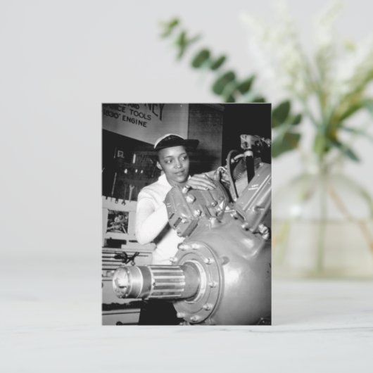 Vrouw fabrieksarbeider met Vliegtuig-engine Briefkaart (Staand voorkant)