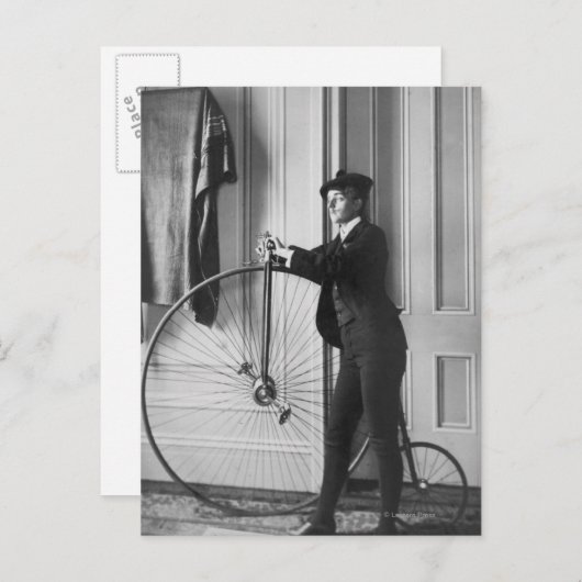 Vrouw Gedprezen als Man met fiets Briefkaart (Voorkant / Achterkant)