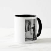 Vrouw Gedprezen als Man met fiets Mok (Voorkant rechts)