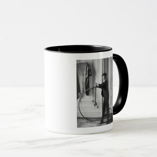 Vrouw Gedprezen als Man met fiets Mok (Voorkant rechts)