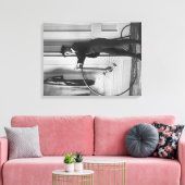 Vrouw Gedprezen als Man met fietsfoto Canvas Afdruk (Insitu (Woonkamer))