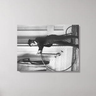 Vrouw Gedprezen als Man met fietsfoto Canvas Afdruk