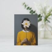 Vrouw Gele Jurk Witte Bloem Briefkaart (Staand voorkant)