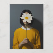 Vrouw Gele Jurk Witte Bloem Briefkaart (Voorkant)