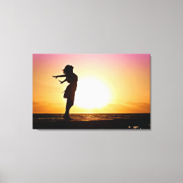 Vrouw geluk bij strand Sunset Canvas Afdruk
