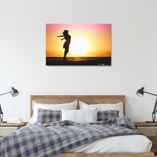 Vrouw geluk bij strand Sunset Canvas Afdruk (Insitu (Slaapkamer))