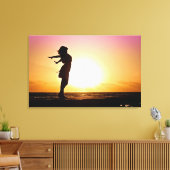 Vrouw geluk bij strand Sunset Canvas Afdruk (Insitu (Woonkamer))