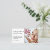 Vrouw geniet van Spa | Bloemblaadjes Visitekaartje (Staand voorkant)