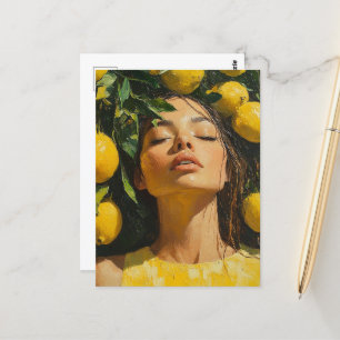 Vrouw geniet van zonneschijn in de citroenbomen briefkaart