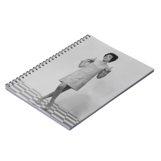 Vrouw Gesturing Notitieboek (Linkerzijde)