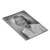 Vrouw glimlachen notitieboek (Rechterzijde)