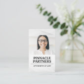 Vrouw glimlachen | Rechtsgerechtigde Logo Visitekaartje (Staand voorkant)