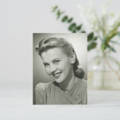 Vrouw glimlacht 2 briefkaart (Staand voorkant)