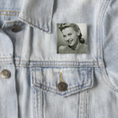 Vrouw glimlacht 2 vierkante button 5,1 cm (In situ)