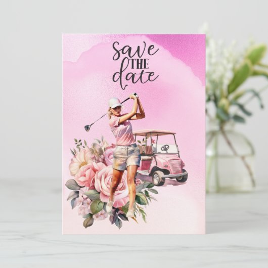 Vrouw golfer met roze golfkar op roze kaart (Staand voorkant)