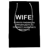 Vrouw Grappige Typografie Vrouw Medium Cadeauzakje (Voorkant)