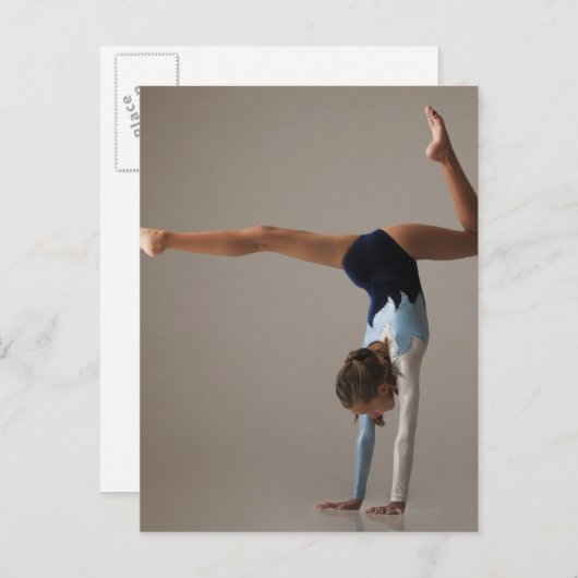 Vrouw gymnast (12-13) met handstandaard briefkaart (Voorkant / Achterkant)