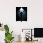 Vrouw gymnast in spotlight, studio poster (Thuiskantoor)